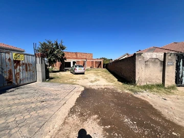 Mainway Meadows – Semi-Finished House on Large Stand For Sale